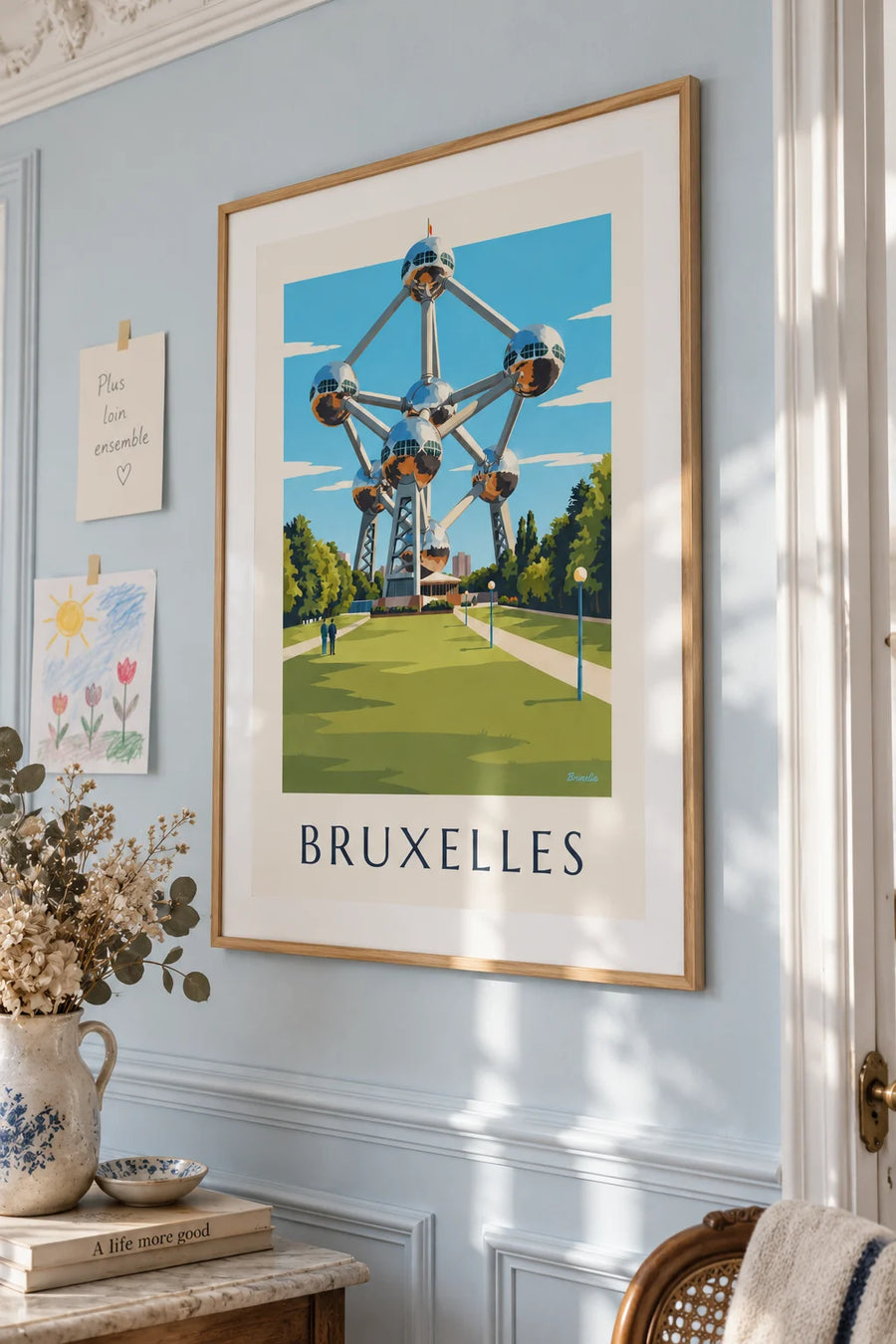 Póster Atomium de Bruselas y césped del parque: enmarcado en la pared