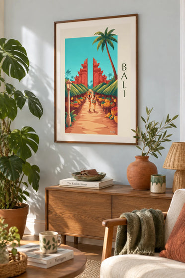 Póster de mercado local de Bali y puerta de templo balinés: enmarcado en la pared