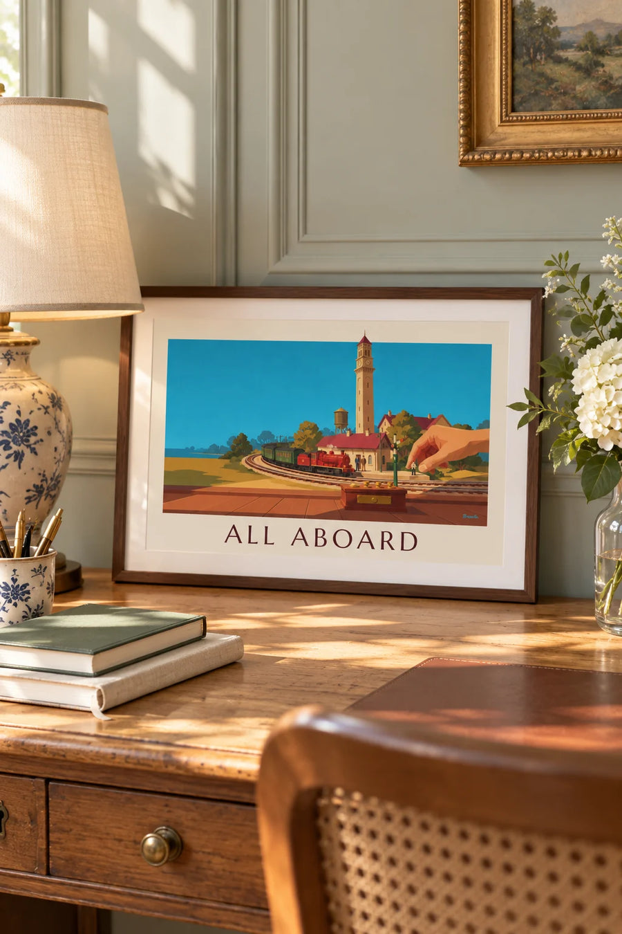 Póster de un tren eléctrico en miniatura y su estación de modelismo: formato pequeño A4 enmarcado