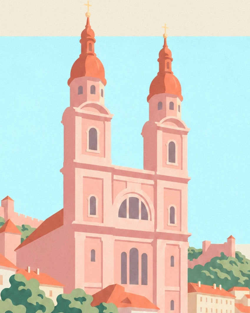 Les 2 clochers roses de l’église franciscaine, coiffés de bulbes orangés