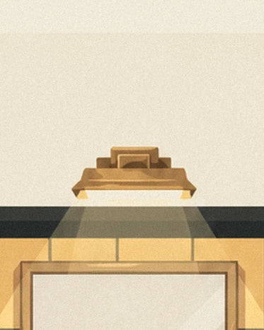 L’applique dorée au-dessus du miroir, sur le mur carrelé jaune de la salle de bain
