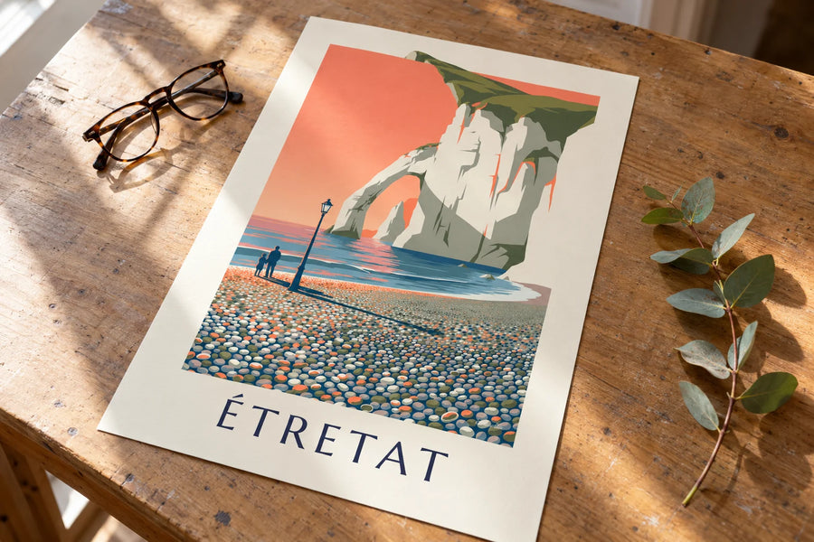 Póster de acantilados blancos de Étretat al atardecer: sobre una mesa