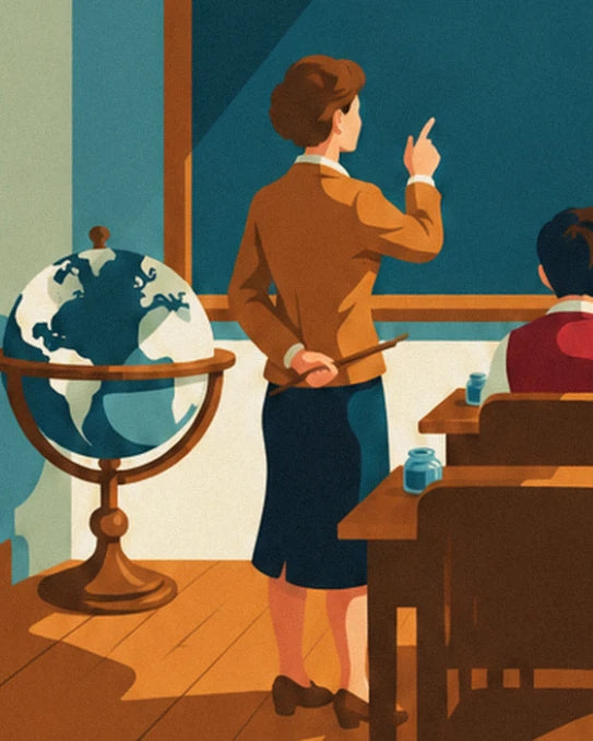 La maestra con una chaqueta color cobre, el puntero a la espalda, delante de la pizarra y el globo terráqueo