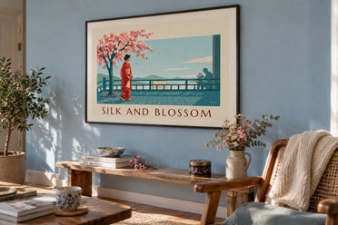 Póster de una mujer japonesa con kimono rojo bajo un cerezo en flor: enmarcado en la pared