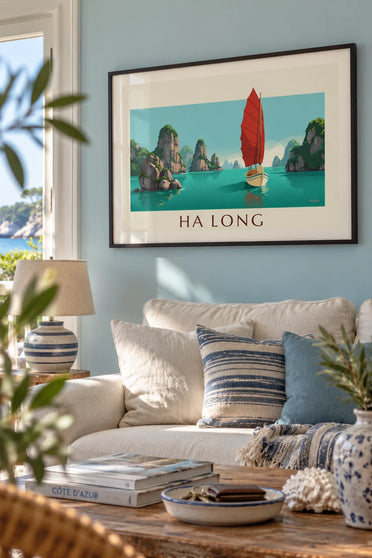 Póster de junco de velas rojas en la bahía de Ha Long: enmarcado en la pared