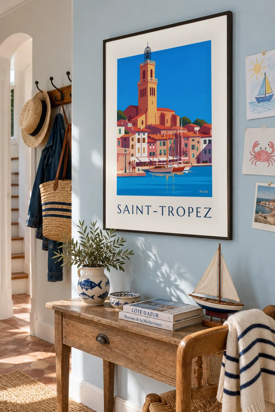 Póster de veleros amarrados en el puerto viejo de Saint-Tropez: enmarcado en la pared