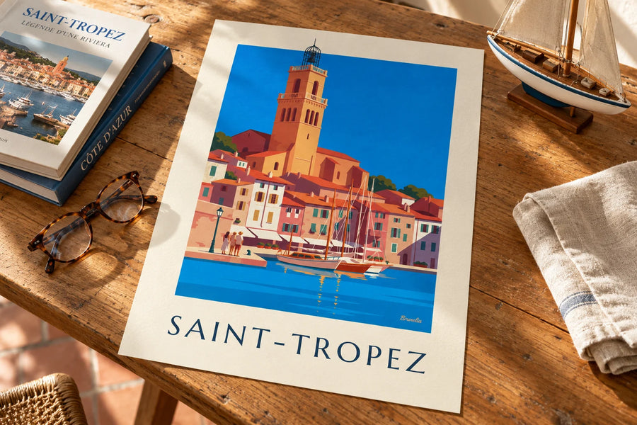 Póster de veleros amarrados en el puerto viejo de Saint-Tropez: sobre una mesa