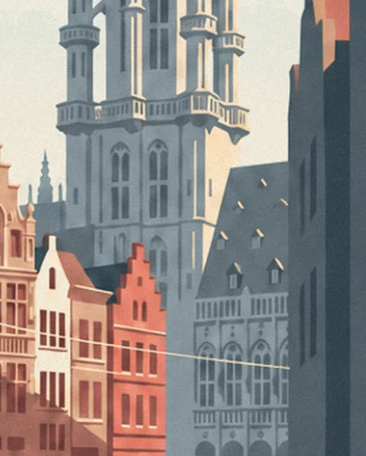 Le beffroi gothique et ses balcons de pierre, au-dessus des façades rouges à pignons