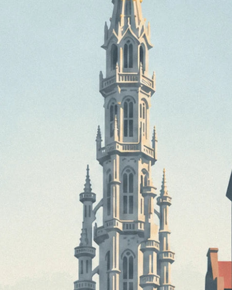 La tour gothique de l'hôtel de ville, ses pinacles de pierre claire dans un ciel bleu pâle