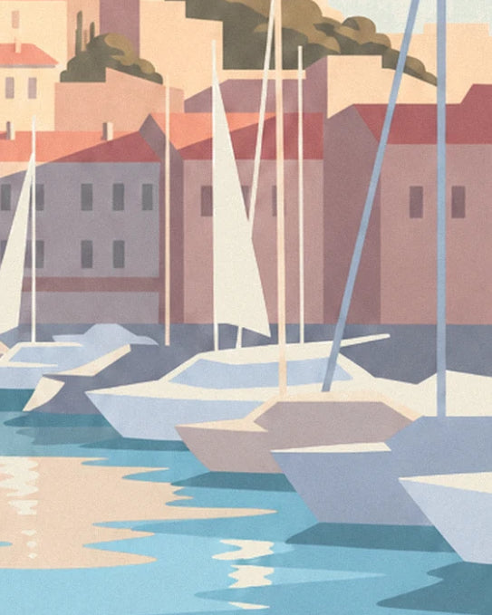 Les voiliers blancs amarrés devant les façades roses et ocre du port