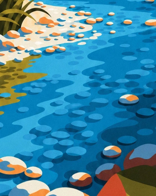 Les galets clairs et orangés dans l’eau bleue de la rivière