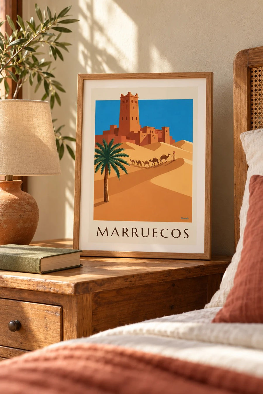 Póster de kasbah y caravana de camellos en el desierto marroquí: formato pequeño A4 enmarcado