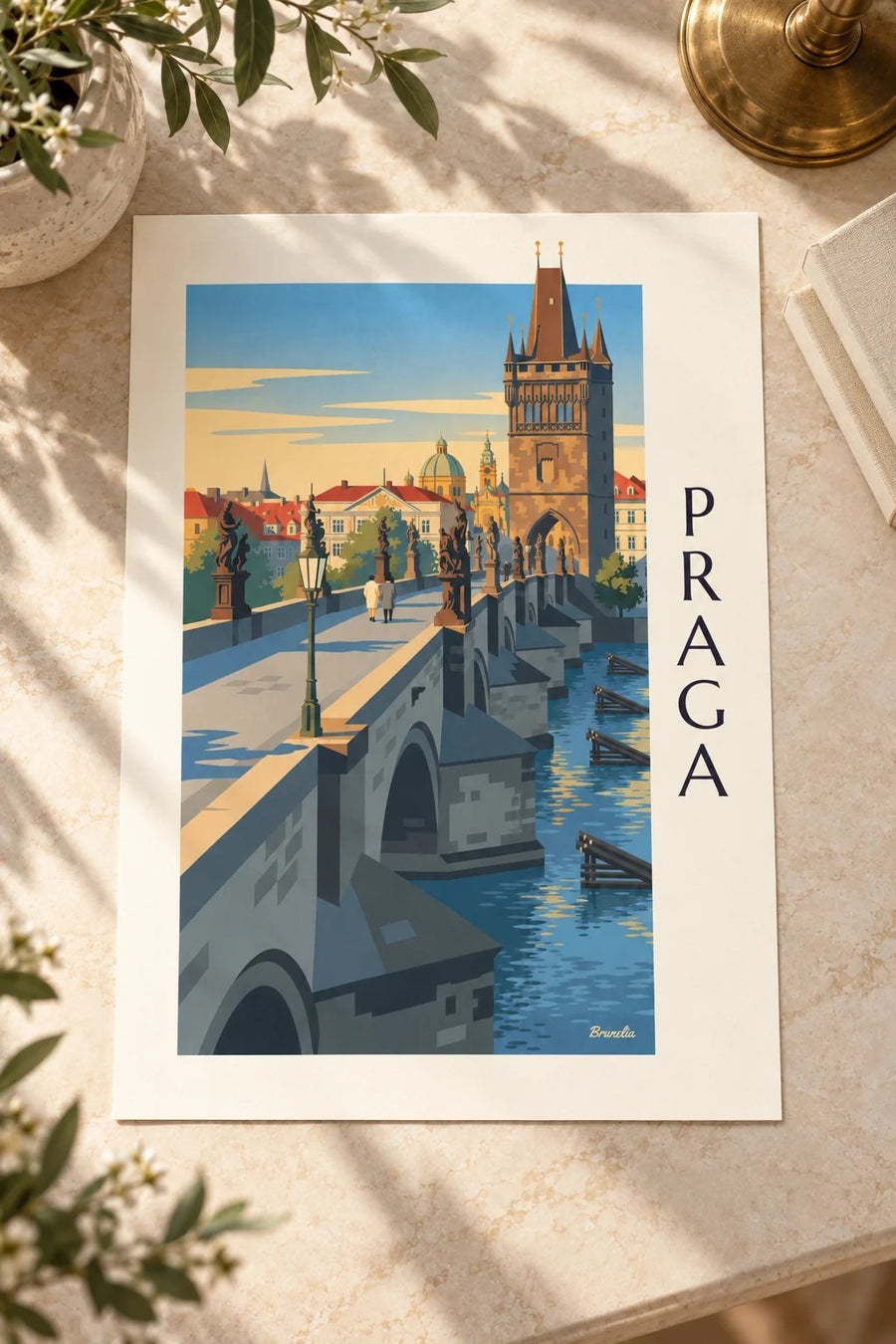 Lámina de Praga, puente de Carlos y torre gótica sobre el Moldava: sobre una mesa