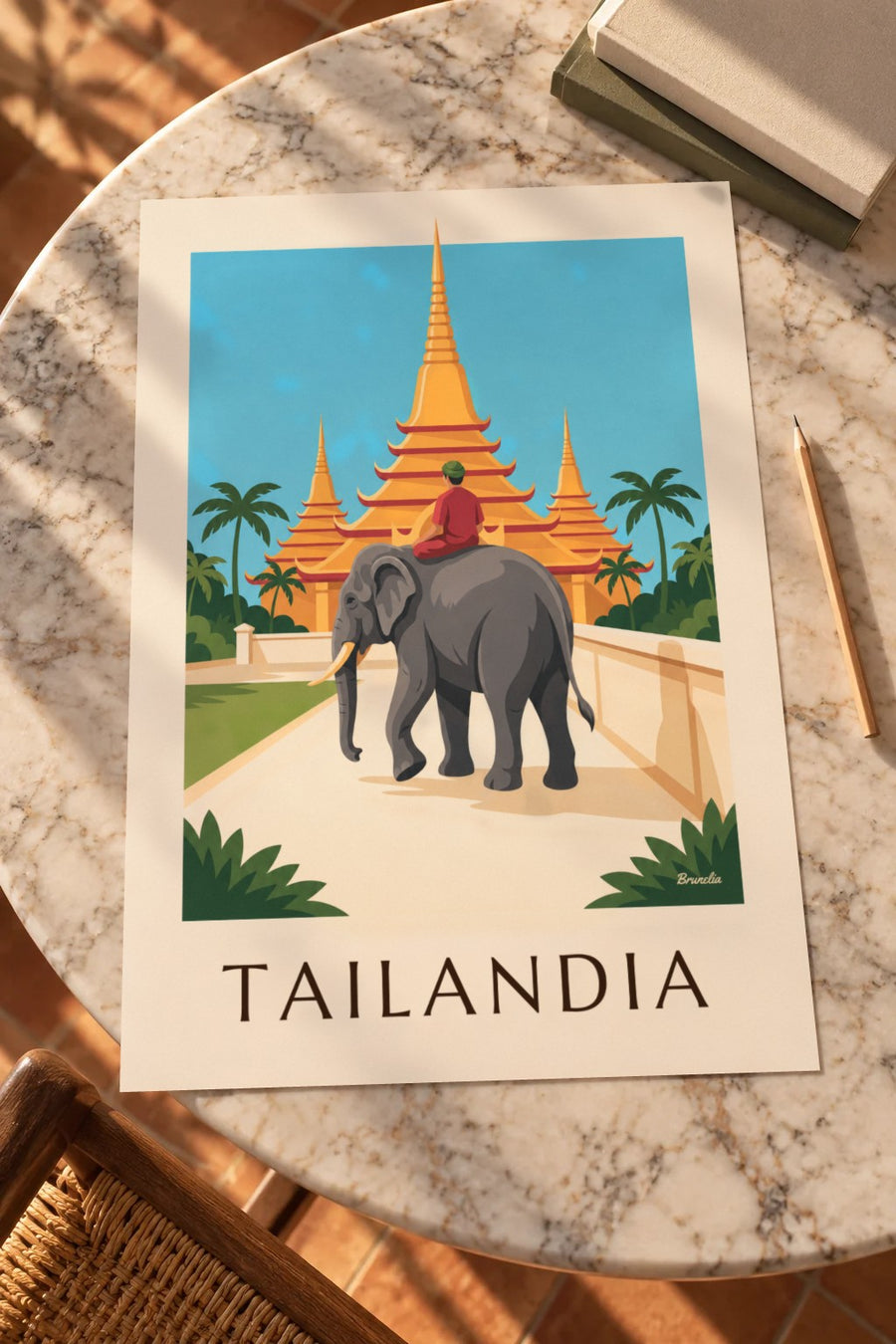 Póster de elefante y pagodas doradas en Tailandia: sobre una mesa