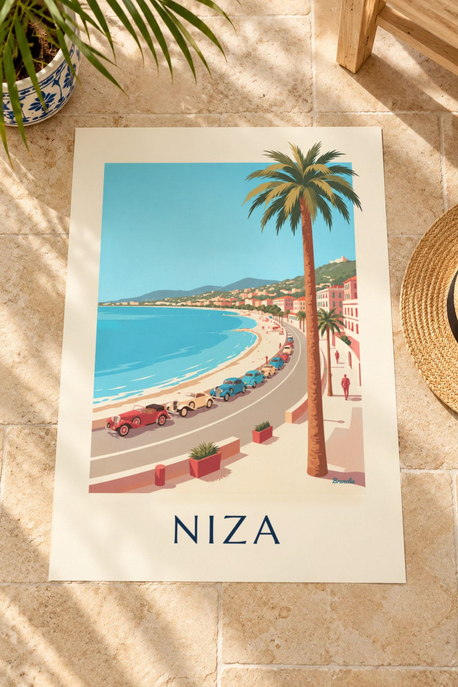 Póster de coches antiguos en el Paseo de los Ingleses de Niza: apoyado en una mesa