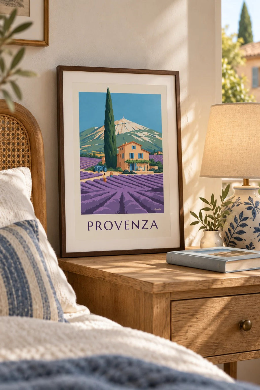 Póster de mas provenzal entre campos de lavanda: lámina pequeña A4 enmarcada