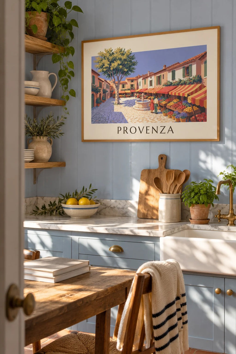 Póster mercado provenzal con puestos de frutas y verduras: enmarcado en la pared