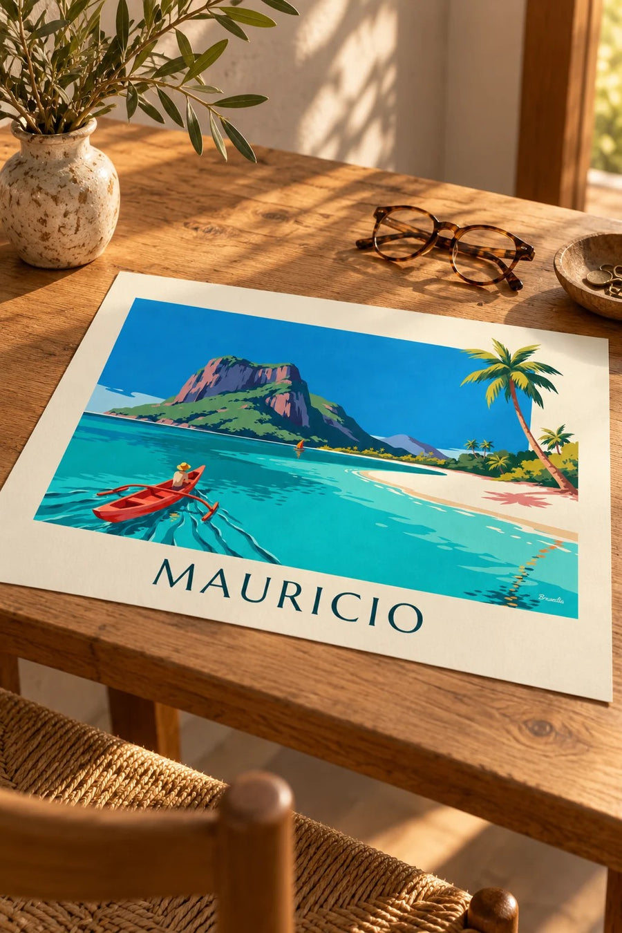 Póster de laguna, cocoteros y Le Morne Brabant en la isla Mauricio: sobre una mesa
