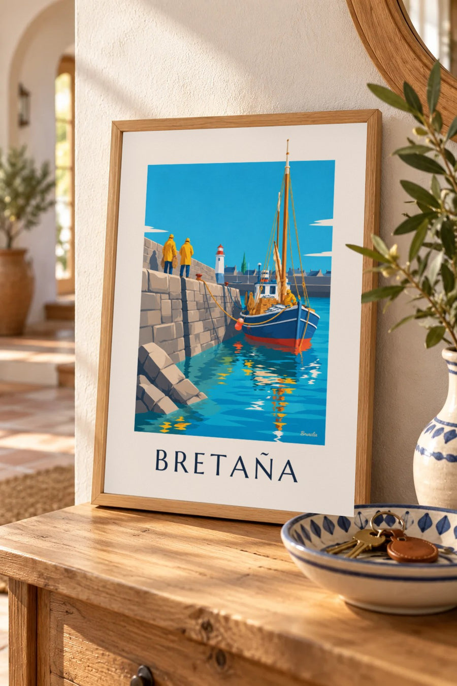 Póster barco de pesca bretón volviendo al puerto de granito: lámina pequeña A4 enmarcada