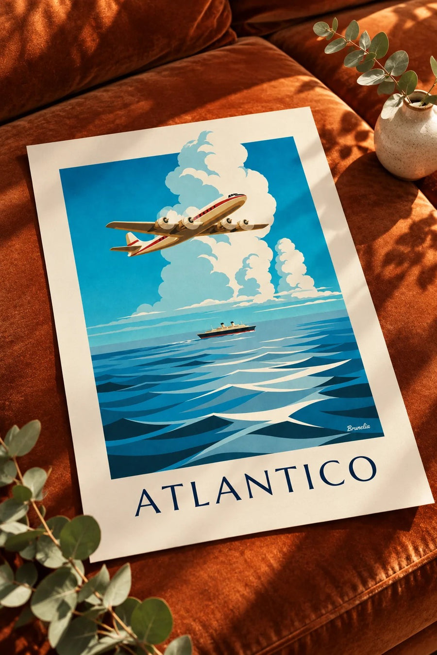 Póster de avión cuatrimotor sobre el Atlántico: sobre una mesa