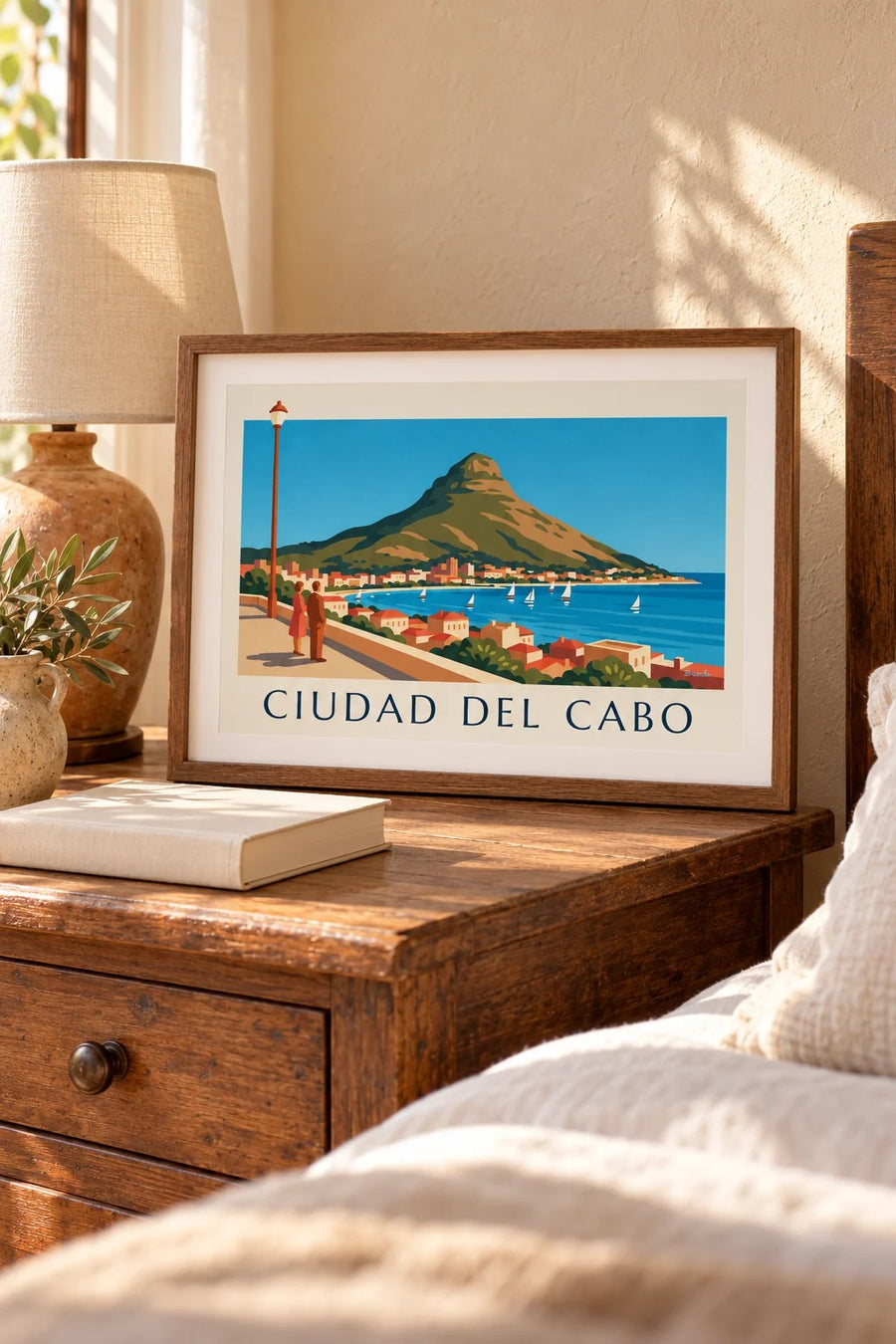 Póster Ciudad del Cabo, Lion's Head y bahía con veleros desde el paseo marítimo: pequeño formato A4 enmarcado