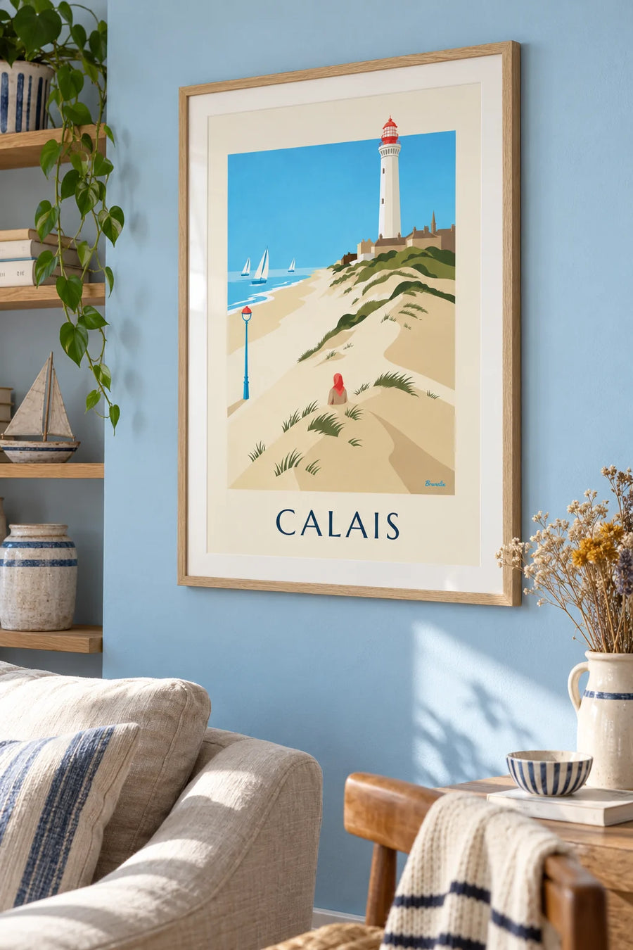 Affiche dunes, voiliers et phare de la plage de Calais : encadrée au mur