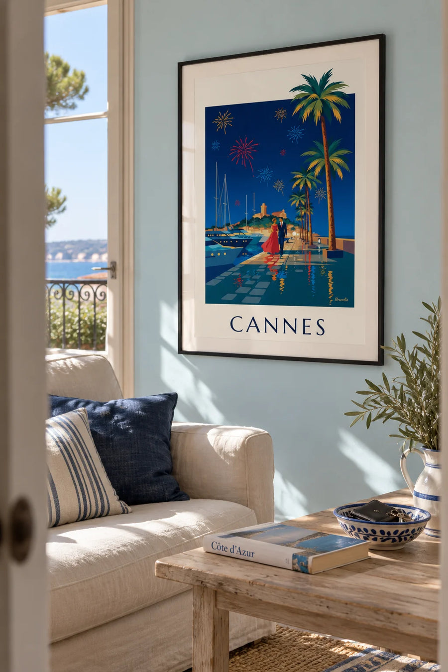 Póster pareja bajo las palmeras de Cannes en una noche de fuegos artificiales: enmarcado en la pared
