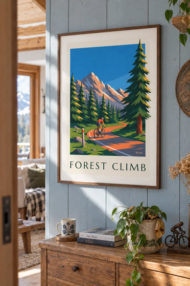 Póster de cicloturismo en montaña y bosque: enmarcado en la pared