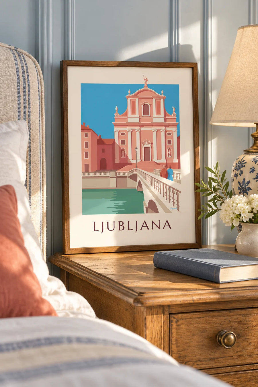 Póster de la iglesia franciscana rosa de Liubliana: formato pequeño A4 enmarcado