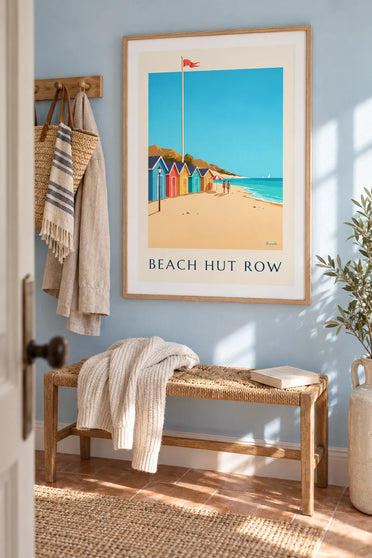 Póster de una hilera de casetas de playa de colores junto al mar: enmarcado en la pared