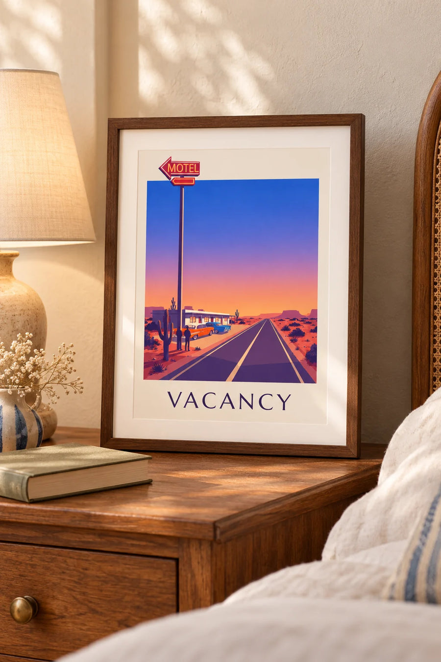 Póster del cartel de neón de un motel junto a una carretera del desierto: formato pequeño A4 enmarcado