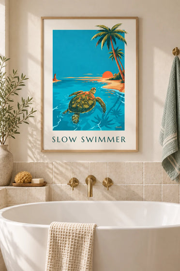 Affiche tortue marine nageant dans une eau turquoise au couchant : encadrée au mur
