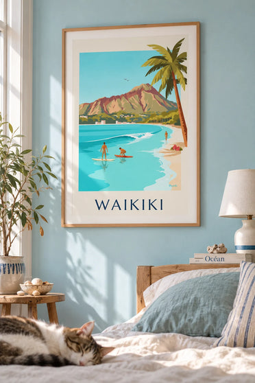 Póster de surfistas en la bahía de Waikiki al pie de Diamond Head: enmarcado en la pared
