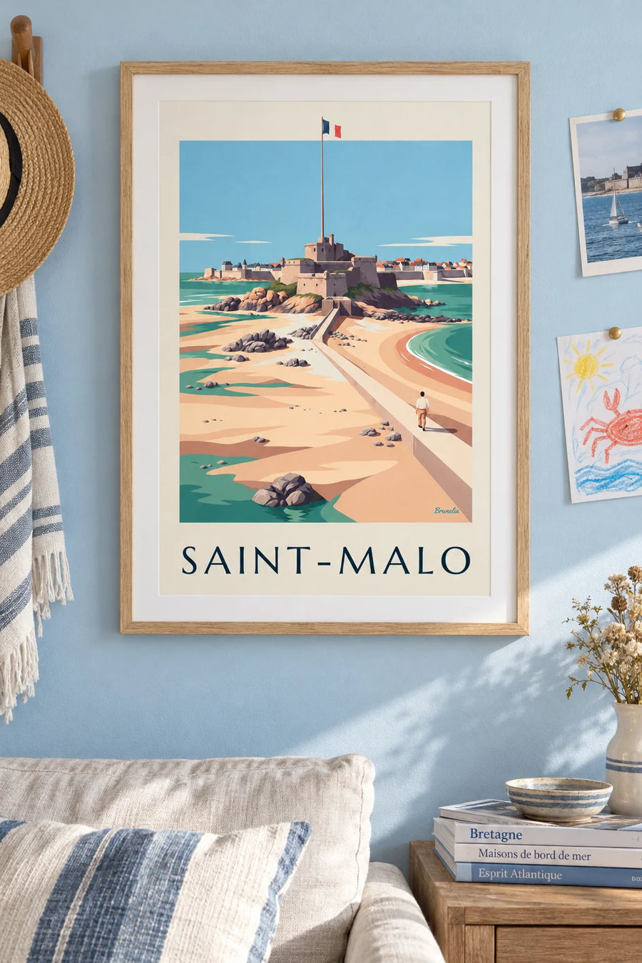 Affiche fort National à marée basse à Saint-Malo : encadrée au mur