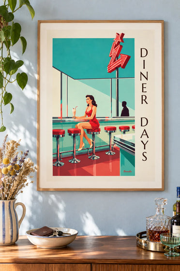 Affiche pin-up au comptoir d'un diner américain : encadrée au mur