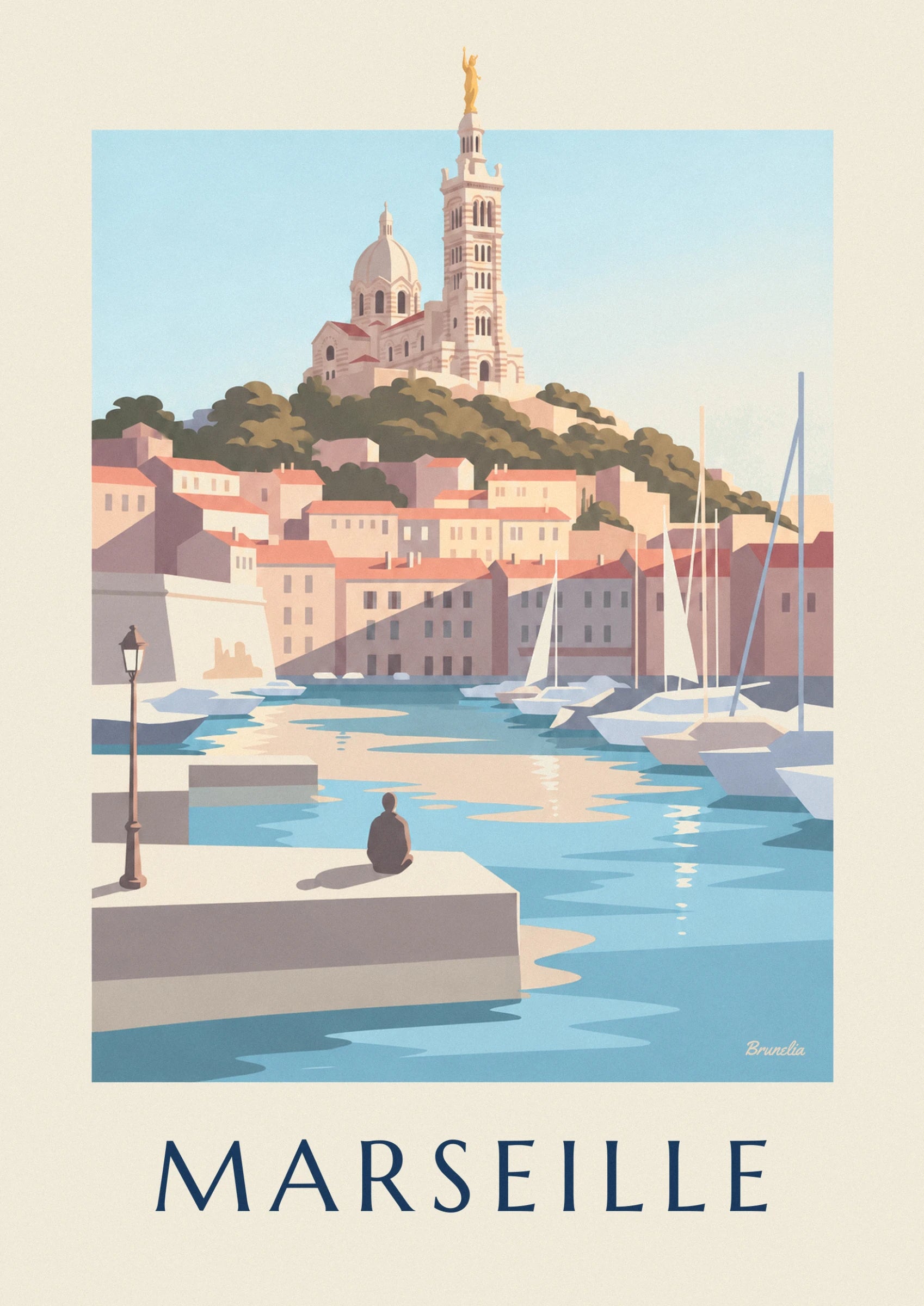 Notre-Dame-de-la-Garde et son clocher rayé, perchée sur la colline boisée