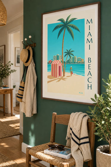 Póster de caseta de playa a rayas en Miami Beach: enmarcado en la pared
